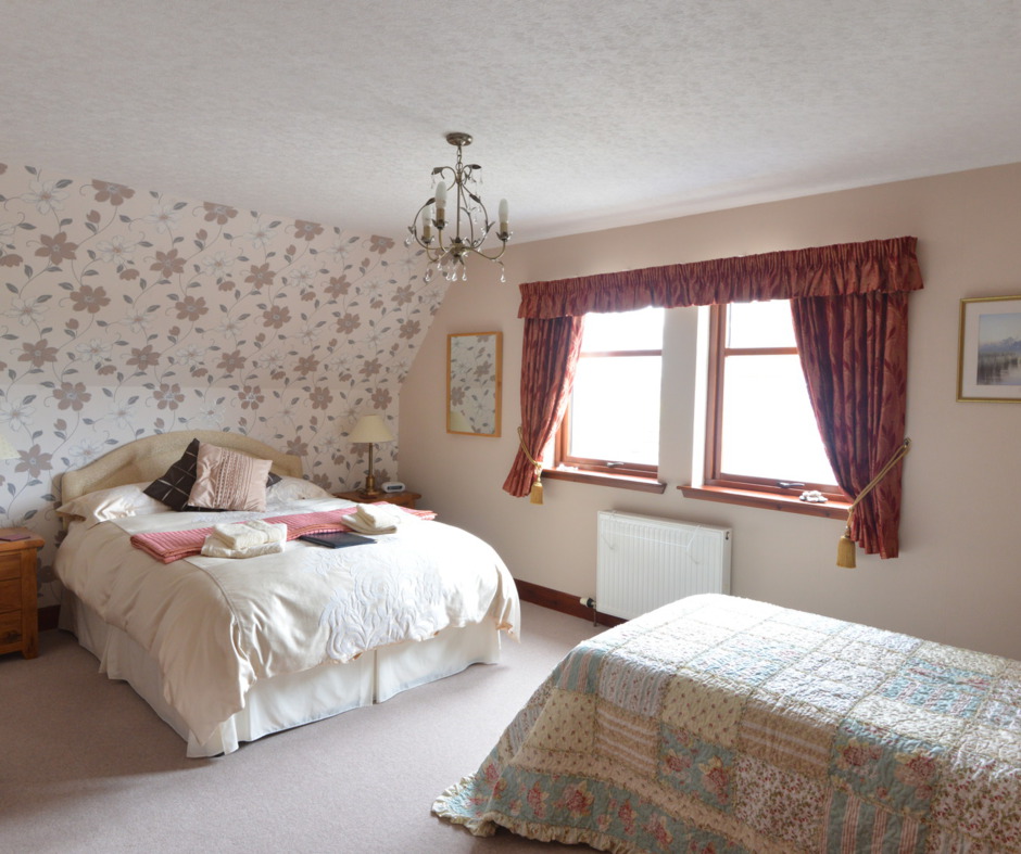 Home Farm Bed and Breakfast near Inverness - King size Double/Family room (Double and single Beds)